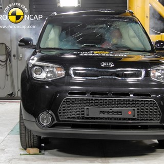 Kia Soul - Pole crash test 2014
