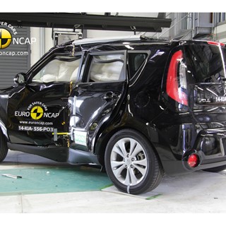 Kia Soul  - Pole crash test 2014 - after crash