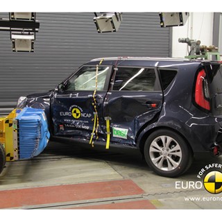 Kia Soul  - Side crash test 2014