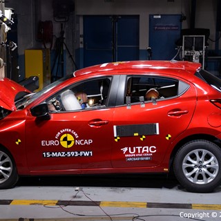 Mazda 2 - Frontal Full Width test 2015