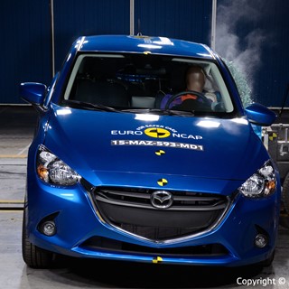Mazda 2 - Side crash test 2015
