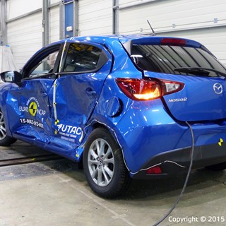 Mazda 2 - Side crash test 2015