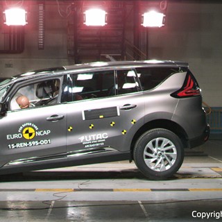 Renault Espace - Frontal Offset Impact test 2015
