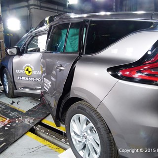 Renault Espace - Pole crash test 2015