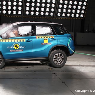 Suzuki Vitara - Frontal Offset Impact test 2015