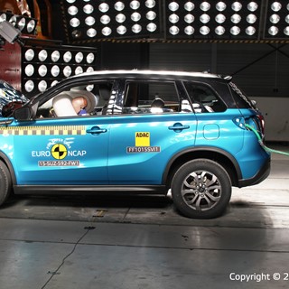 Suzuki Vitara - Frontal Full Width test 2015