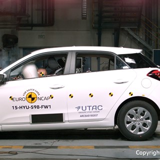 Hyundai i20 - Frontal Full Width test 2015