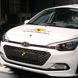 Hyundai i20  - Pole crash test 2015