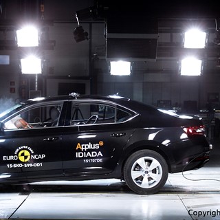 Skoda Superb  - Frontal Offset Impact test 2015