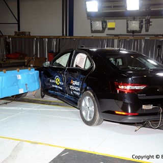 Skoda Superb  - Side crash test 2015