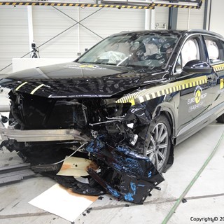 Audi Q7 - Frontal Offset Impact Test 2015 - After Crash
