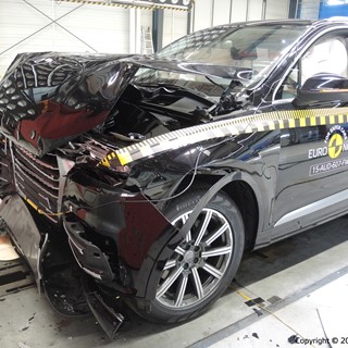 Audi Q7 - Frontal Full Width Test 2015 - After Crash