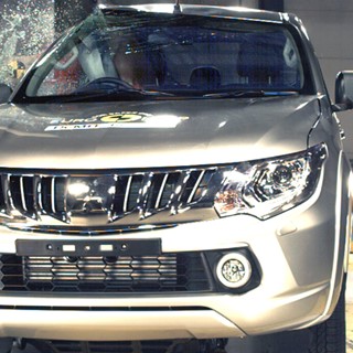 Mitsubishi L200  - Pole Crash Test 2015 - After Crash