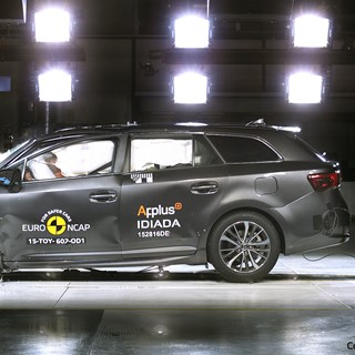 Toyota Avensis  - Frontal Offset Impact test 2015