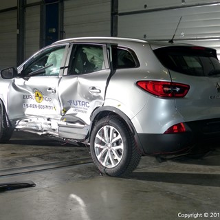 Renault Kadjar  - Side crash test 2015