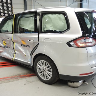 Ford Galaxy  - Side crash test 2015