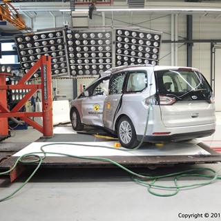 Ford Galaxy  - Pole crash test 2015 - after crash