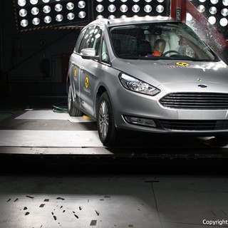 Ford Galaxy  - Pole crash test 2015 - after crash