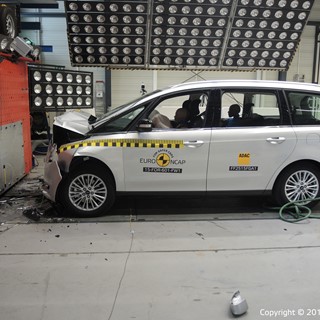 Ford Galaxy - Frontal Full Width test 2015 - after crash