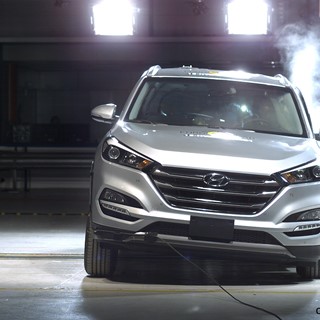 Hyundai Tucson  - Side crash test 2015