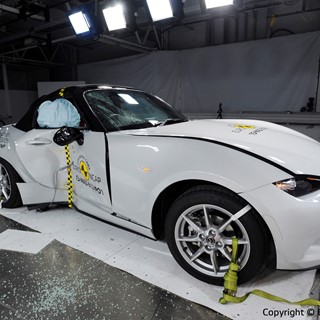 Mazda MX-5  - Pole crash test 2015 - after crash