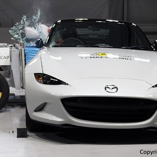 Mazda MX-5  - Side crash test 2015