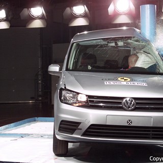 VW Caddy  - Pole crash test 2015