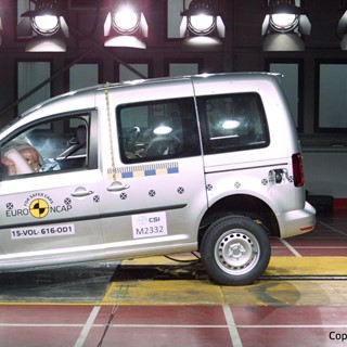 VW Caddy  - Frontal Offset Impact test 2015