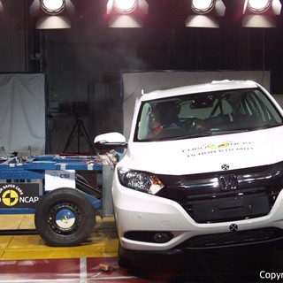 Honda HR-V - Side crash test 2015