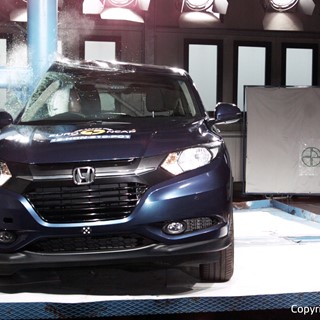 Honda HR-V - Pole crash test 2015