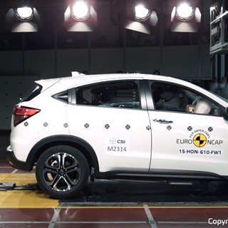 Honda HR-V - Frontal Full Width test 2015