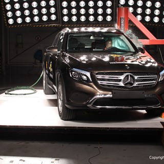 Mercedes-Benz GLC  - Pole crash test 2015