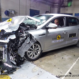 Renault Mégane - Frontal Offset Impact test 2015 - after crash
