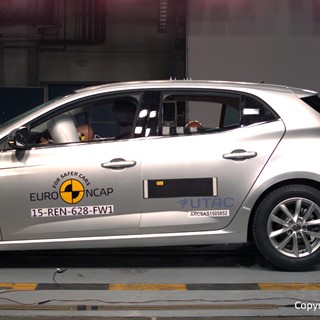 Renault Mégane - Frontal Full Width test 2015
