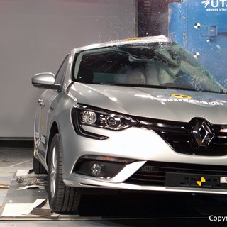 Renault Mégane  - Pole crash test 2015