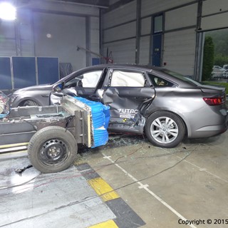 Renault Talisman  - Side crash test 2015 - after crash