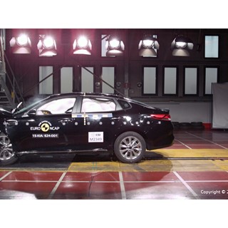 Kia Optima - Frontal Offset Impact test 2015