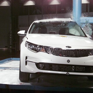 Kia Optima - Pole crash test 2015