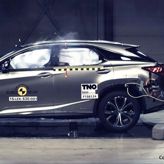 Lexus RX - Frontal Offset Impact test 2015