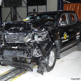 Nissan NP300 Navara- Frontal Full Width test 2015 - after crash