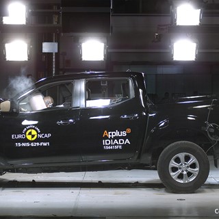 Nissan NP300 Navara- Frontal Full Width test 2015