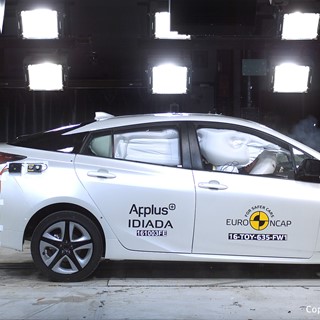 Toyota Prius - Frontal Full Width test 2016