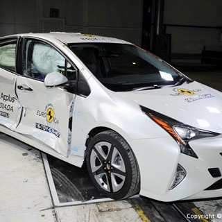 Toyota Prius  - Side crash test 2016 - after crash