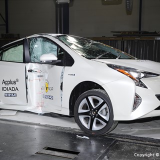 Toyota Prius - Pole crash test 2016 - after crash