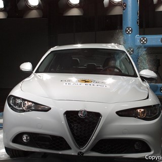 Alfa Romeo Giulia- Pole crash test 2016