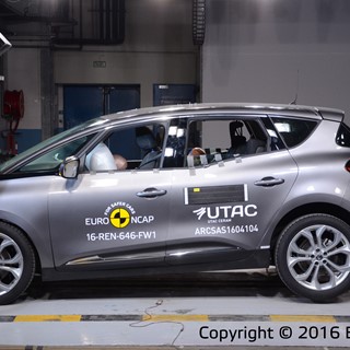 Renault Scenic - Frontal Full Width test 2016