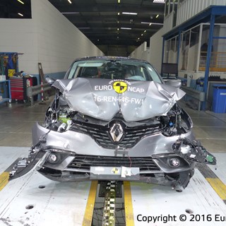 Renault Scenic - Frontal Full Width test 2016 - after crash