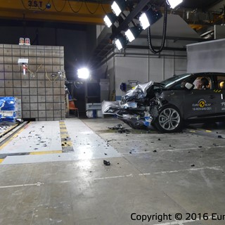 Renault Scenic - Frontal Offset Impact test 2016 - after crash