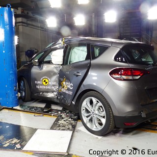 Renault Scenic - Pole crash test 2016 - after crash