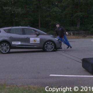 Renault Scenic - AEB Pedestrian test 2016